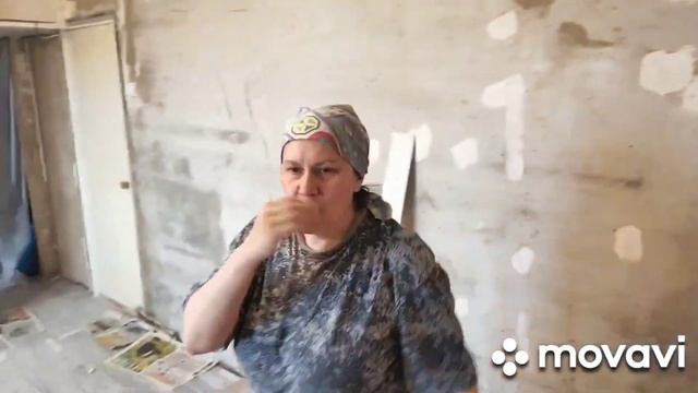 Как подготовить стену и поклеить на нее обои