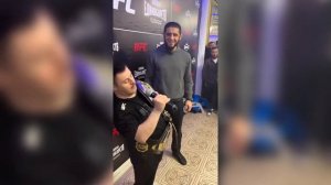 Раджаб Легенда поздравляет Исалама Махачева с победой