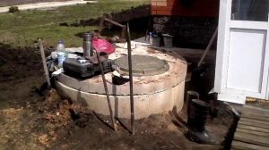 Копка переливной ямы. Кольца 1.5 метра внутр. диаметр.