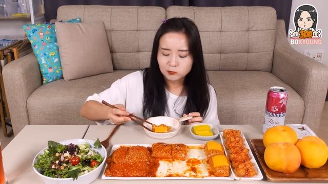 먹방 :) 불닭쌈과 불닭팽이버섯, 불닭유부초밥에 맥주 한잔~ 후식은 복숭아. spicy fire noodles wraps. смотреть онлайн