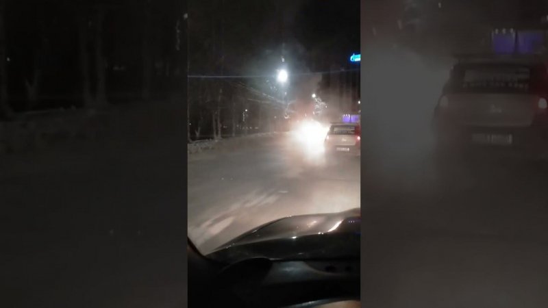 В Ухте автомобиль начал гореть прямо во время движения.