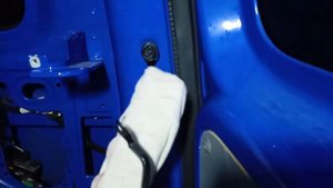 Как снять  клипсу, которая осталась в железном корпусе автомобиля