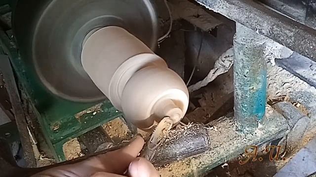 Точеная игрушка из дерева. Волчок перевертыш. смотреть онлайн