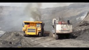 Самосвал БЕлаз загорелся в карьере, жжесть