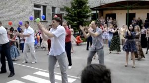 Флешмоб родителей и воспитателей на выпускном в детском саду г. Муром 2016