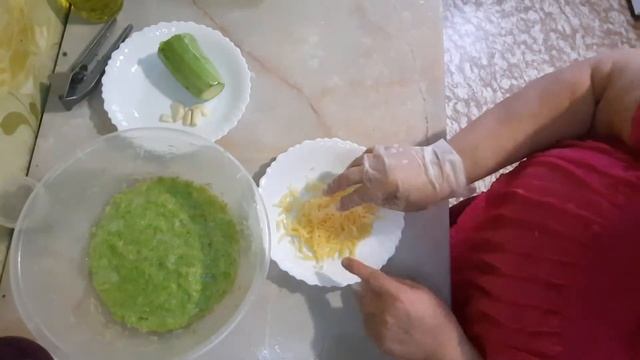 Оладушки из кабачков с сыром и чесноком .??
