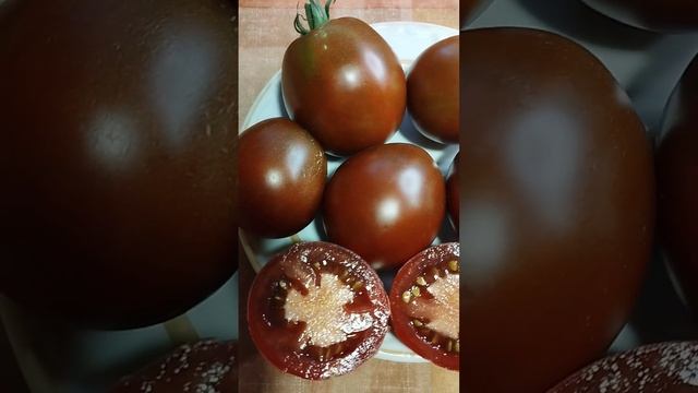 Томат Трюфель черный в разрезе и на вкус