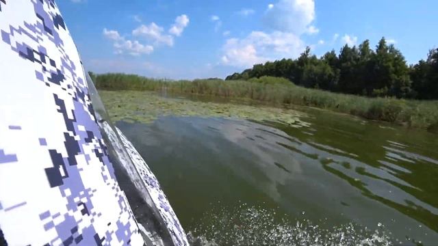 АЭРОЛОДКА 26лошадок и 5 метров | КАК ОНА ЕДЕТ ПО ВОДЕ И ТРОСТНИКУ?! смотреть онлайн