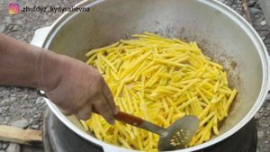 Плов без растительного масла. Плов из говядины на курдючном жире. Вкусный плов в казане на костре.