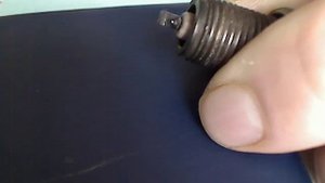 Свеча зажигания мощность искры RnoR.wmv
