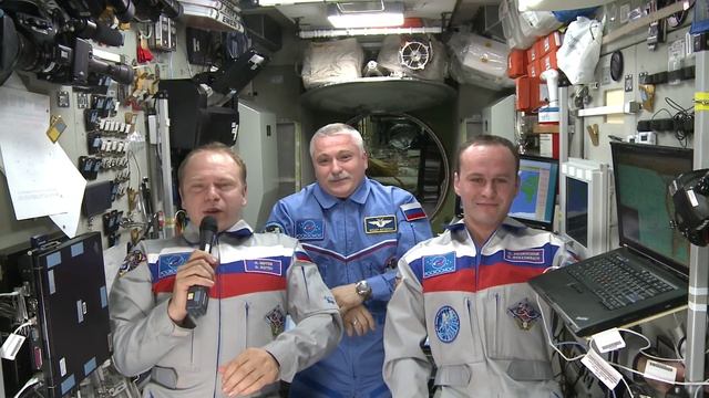 Поздравление космонавтов с 95-летием ВЛКСМ смотреть онлайн