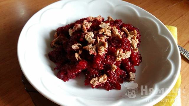 Салат с вареной свеклой и говядиной