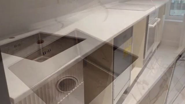 Столешница для современной кухни. Мойка под столешницу.