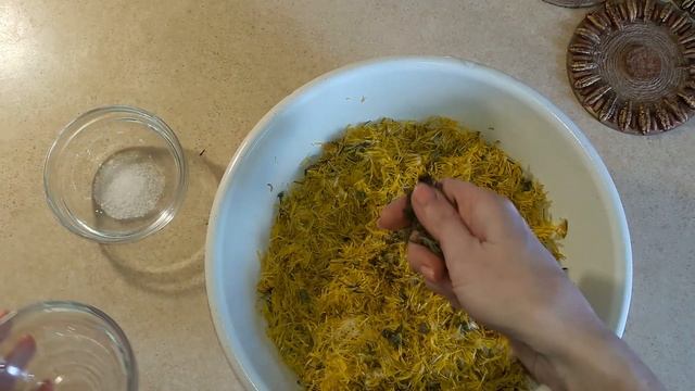 Мёд из одуванчиков с мятой, без замачивания цветков. Особый простой рецепт. Легко, полезно, быстро. смотреть онлайн