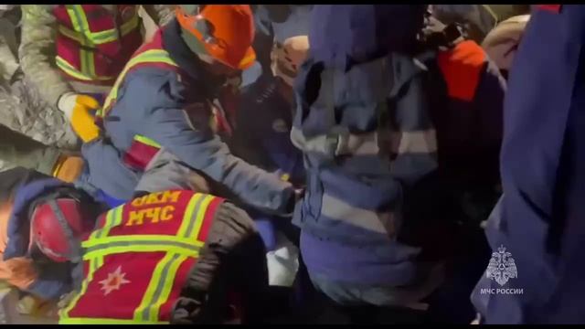 МЧС России спасли мужчину в Турции спустя 160 часов после землетрясения