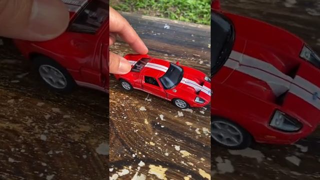 Short Video of this Amazing Red 2006 Ford GT Diecast Model - Car Mania