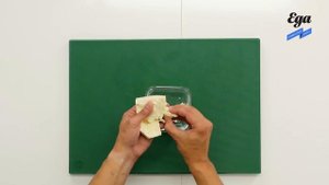 Салат с инжиром, авокадо и фермерским сыром