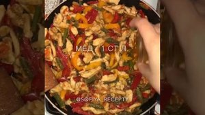 Фунчоза с курицей и овощами в медово-соевом соусе