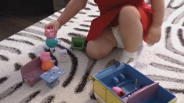 Распаковка игрового набора Свинки Пеппы смотреть онлайн