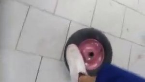 Колеса тележки с монтажной пеной
