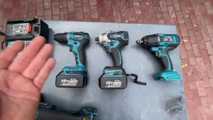 Нужный хлам для обслуживания в гараже, подъемник для квадроцикла