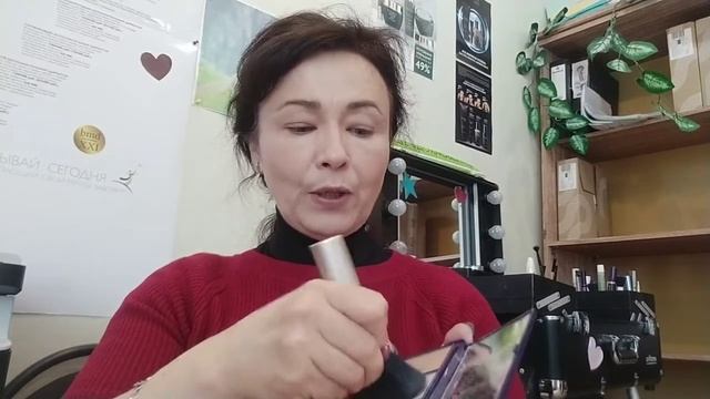 Тестирую две тональные основы.