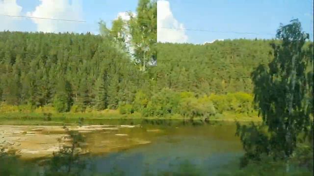 Кунгур проездом, из окна поезда смотрим на прекрасный вид местности - на реку, холмы, поля, леса