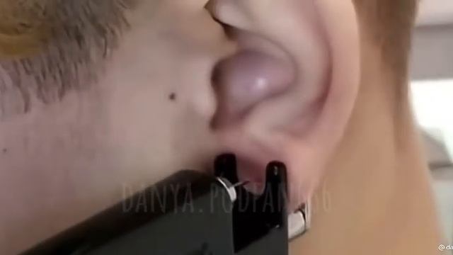 как Дане прокалывали уши смотреть онлайн