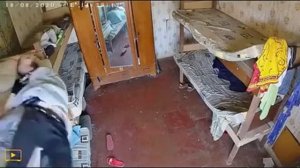 Мужчина упал с кровати