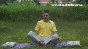Сукхасана - поза по-Турецки, со скрещенными ногами