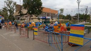 Ташкент. Дворец Авиастроителей. С внуками на детской площадке