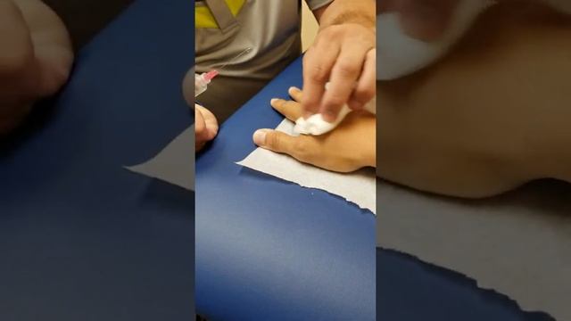 Injecting my hand with lidocaine смотреть онлайн