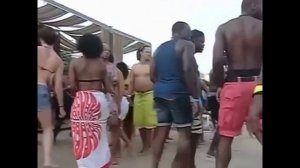 ТАНЕЦ НА ПЛЯЖЕ_красиво танцуют_парень и девушки