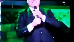 Ингушетия.Алаудин Эсмурзиев поет в Кремле песню "Мехка да"-Мурату Зязикову.(смотреть с 1-45 .).