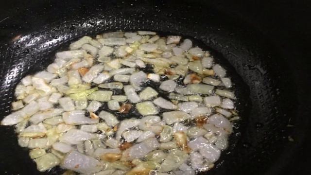 Картошка тушеная с квашеной капустой в мультиварке