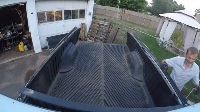 1984 F-150 bull nose Parked for 13 years. How much rust is in the bed.Pt5 смотреть онлайн