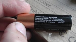 Раздуло батарейку в фонаре Fenix e25 :D Потекла батарея Duracell...