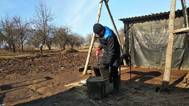 Бросил все дела и делаю скворцам скворечники . смотреть онлайн
