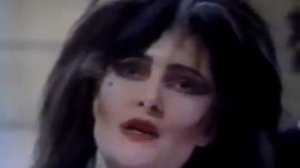 Siouxsie & The Banshees - Il Est Ne Le Divin Enfant ( French TV)