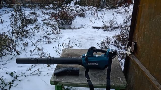 Makita DUB184Z Аккумуляторная воздуходувка в действии . смотреть онлайн