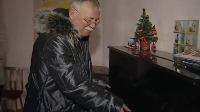 Андрей Нелидов играет вальс смотреть онлайн