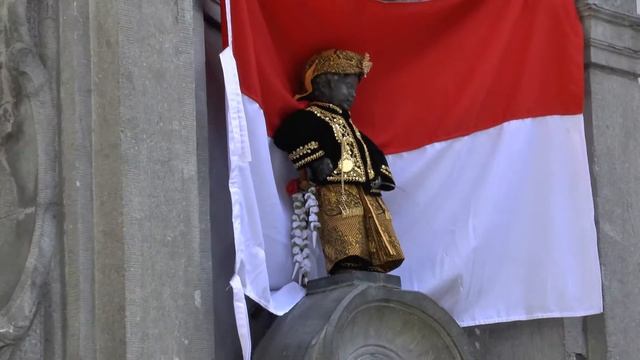 Писающий мальчик Брюссель 2012