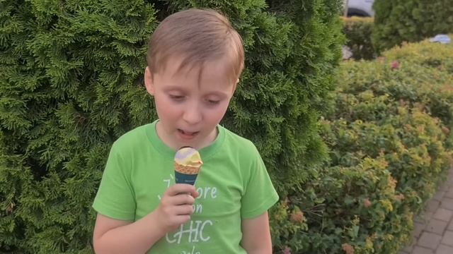 Детская игровая площадка у Мега Центра. Вечерний Алматы.VLOG Playground near the Mega Center, Almat смотреть онлайн