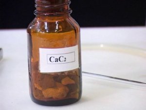 050  Взаимодействие ацетилена с раствором перманганата калия