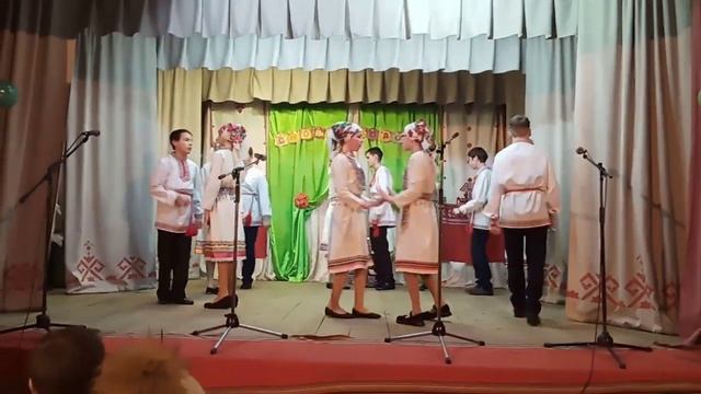 Унчо школын 8-а классыштыже тунемше-влак ожнысо марий сем почеш куштат, 23.12.2023.