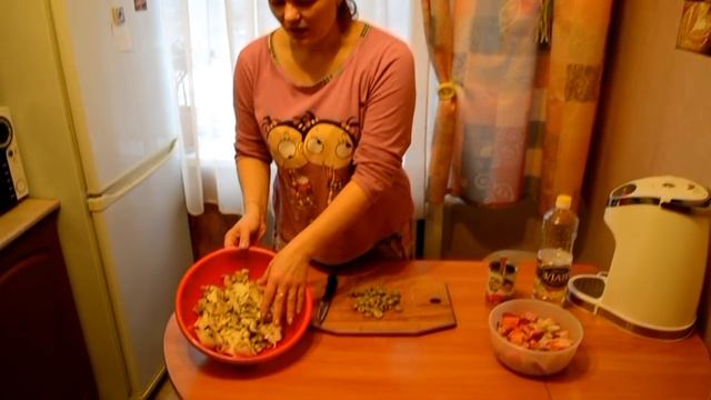 Курица на соли - золотистая корочка.