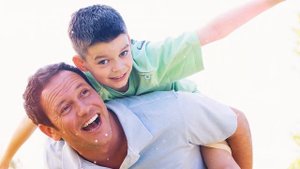 Потрясающе душевная песня про папу! Трогает до слез! Ему бы петь на ТВ!