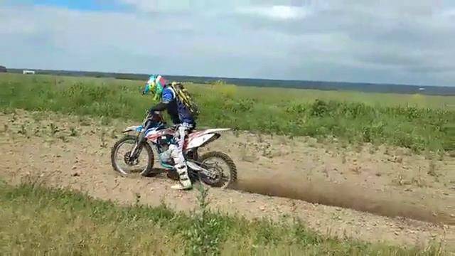 Motoland CRF 250. Копает хорошо!!! смотреть онлайн