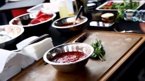 Приготовление пиццы в керамическом гриле Kamado Joe