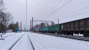 "Я попал в СССР?" 2ТЭ116 ПОМОРГАЛ! Зелёный пассажирский вагон в грузовом составе.
